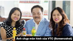 Chủ tịch Tân Hiệp Phát Trần Quí Thanh (giữa) và hai con gái. Ba cho con ông bị Bộ Công an đề nghị truy tố tội danh "lạm dụng tín nhiệm chiếm đoạt tài sản."