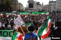 لندن میں مہسا امینی کی پولیس کی حراست میں ہلاکت کے خلاف ایک بڑا مظاہرہ۔ ایران میں خواتین کی قیادت میں ہونے والے مظاہروں کے ساتھ یک جہتی کے لیے دنیا کے کئی ملکوں میں مظاہرے ہوئے ہیں۔