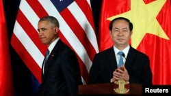 Tổng thống Mỹ Barack Obama dự một cuộc họp báo cùng với Chủ tịch nước Việt Nam Trần Đại Quang, ngày 23 tháng 05 năm 2016. 