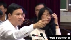 Khi còn làm Bộ trưởng Bộ Giao thông Vận tải, ông Thăng "xạc" nhà thầu Trung Quốc vì để xảy ra hai sự cố làm một người chết và ít nhất 3 người bị thương tại một dự án đường sắt trọng điểm ở thủ đô của Việt Nam năm 2015.