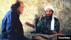 Ký giả Peter Arnett phỏng vấn Osama Bin Laden vào tháng 3 năm 1997 tại Afghanistan. (Hình: Peter Arnett cung cấp)