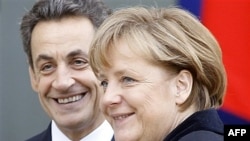 Tổng thống Pháp Nicolas Sarkozy tuyên bố vụ khủng hoảng đã đem lại cho Pháp và Ðức thêm một lý do nữa để đoàn kết với nhau.