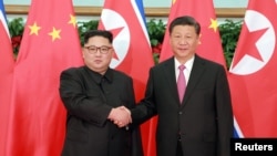 Lãnh tụ Triều Tiên Kim Jong Un gặp Chủ tịch Tập Cận Bình vào tháng 5/2018.