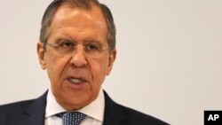 Bộ trưởng Ngoại giao Sergei Lavrov nói các cuộc không kích của Nga là nhắm vào tổ chức chủ chiến Jabhat al-Nusra có liên hệ với Al-Qaida. Ông nói thêm là không có lý do gì để ngưng các cuộc không kích.