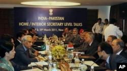نئی دہلی میں داخلہ سیکرٹریوں کی بات چیت کے بعد امن مذاکرات کا سلسلہ بحال ہو گیا ہے